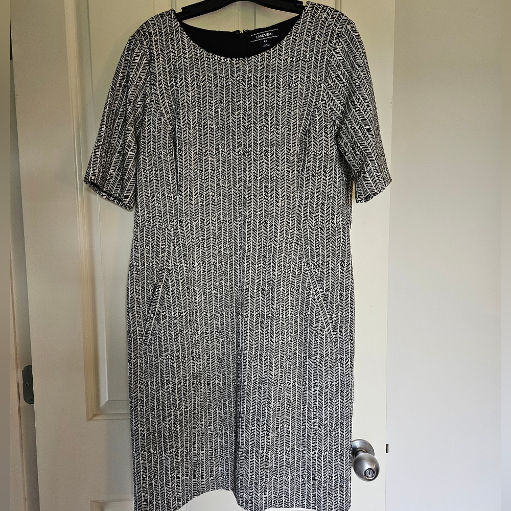 Land's End stretchy dress, size 14 black/white pockets!
